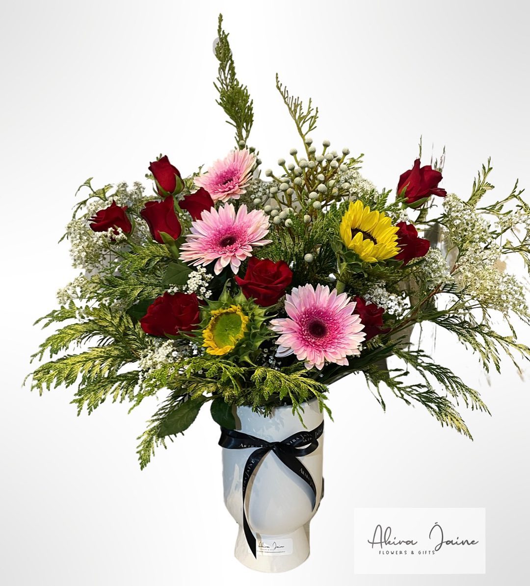 Florist, Fresh Flowers AKIRA JAINE Flowers and Gifts